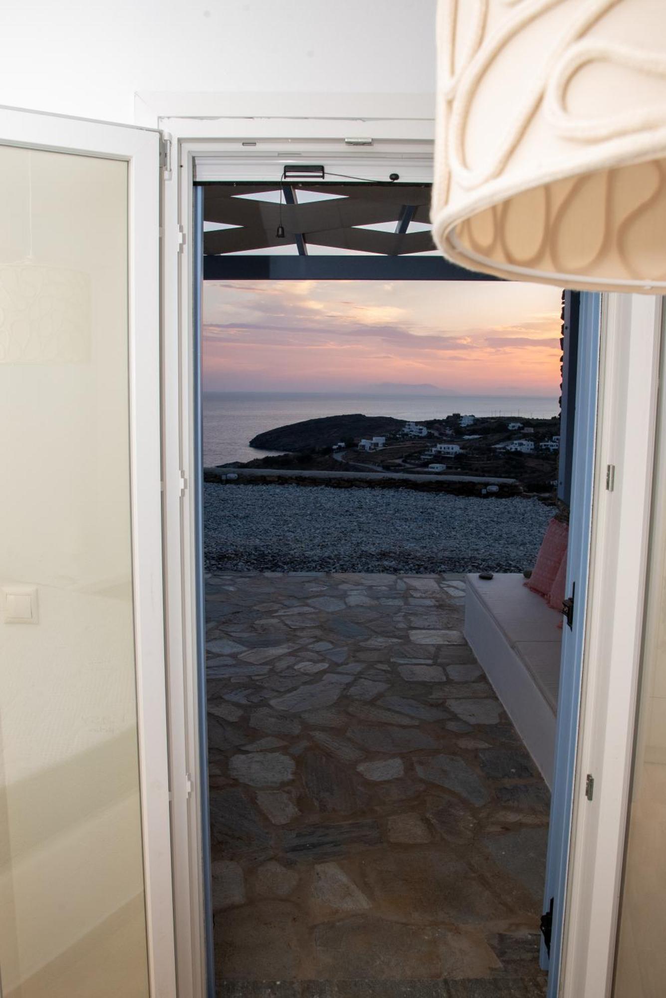 Iliopetra Residence Agios Romanos Екстериор снимка