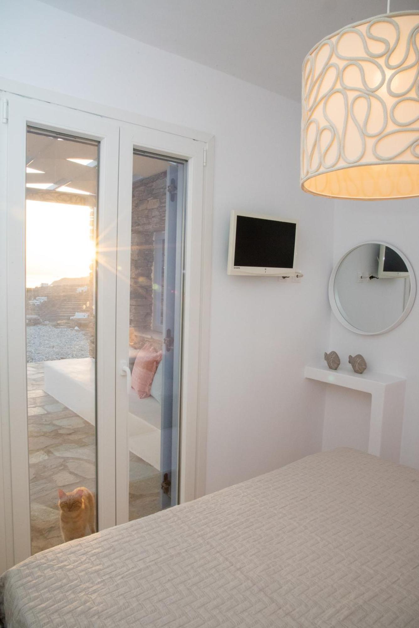 Iliopetra Residence Agios Romanos Екстериор снимка