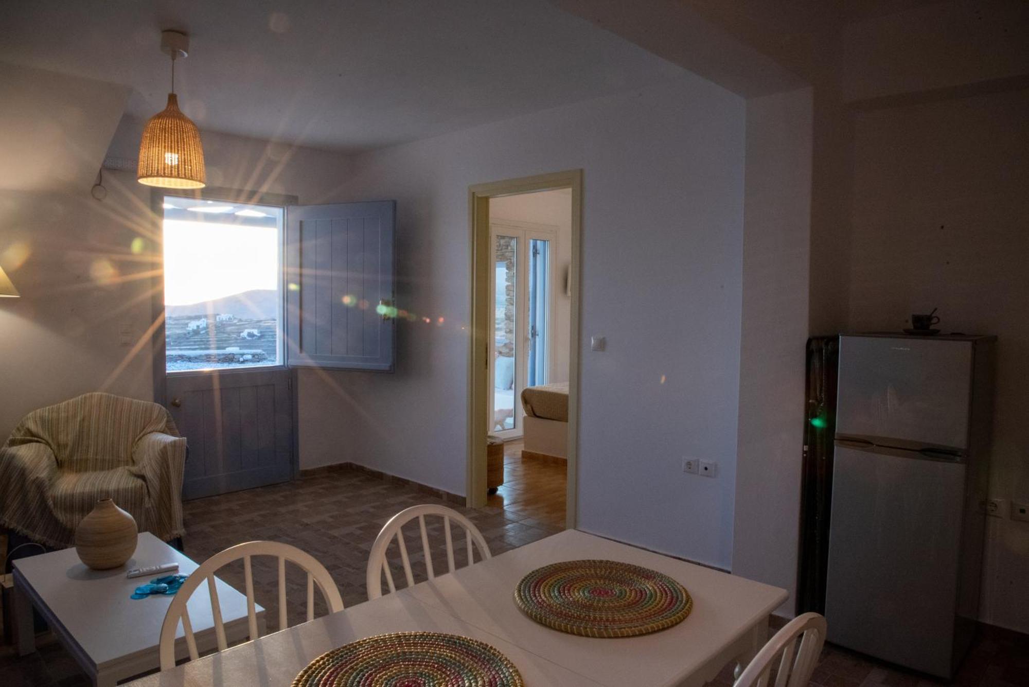Iliopetra Residence Agios Romanos Екстериор снимка